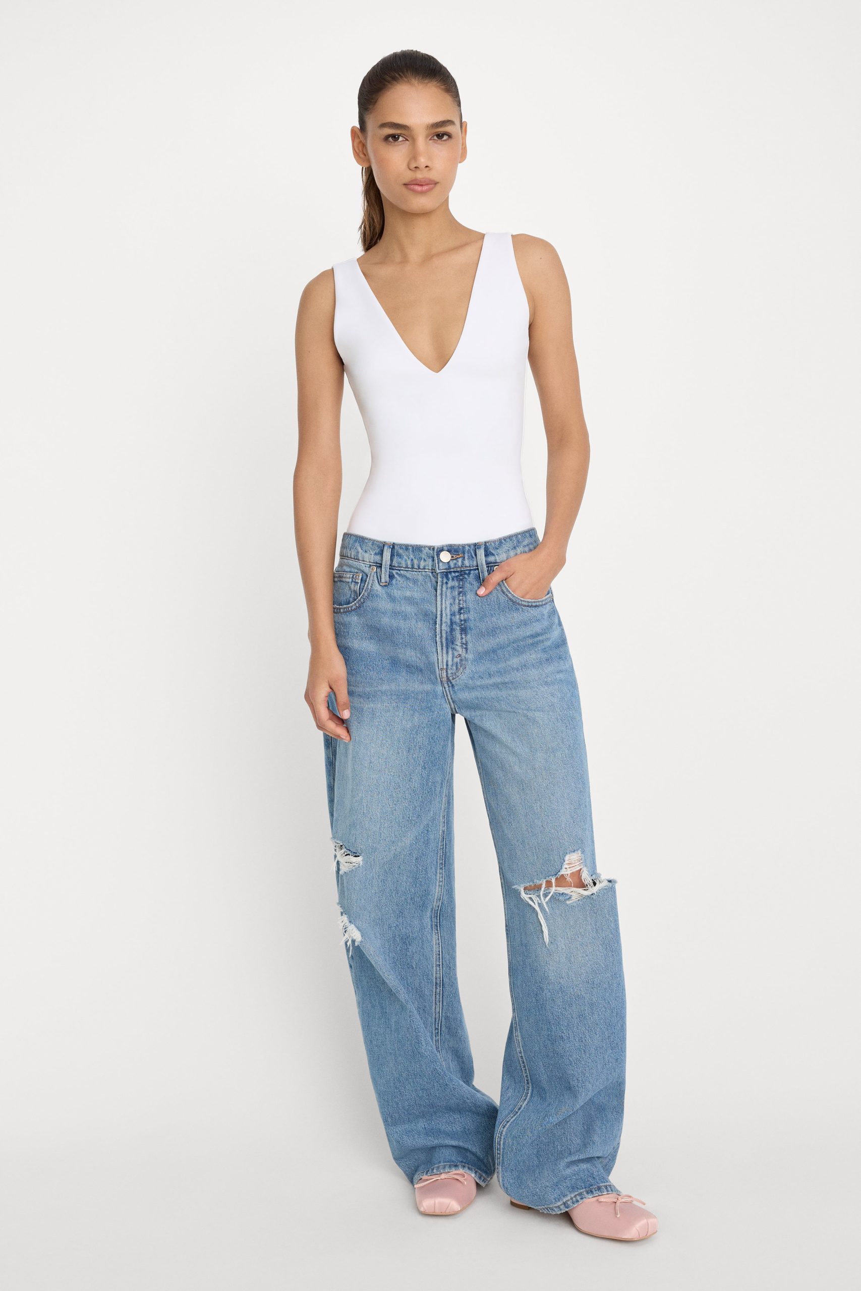 SCULPTING DEEP V BODYSUIT | WHITE001 - Image 3