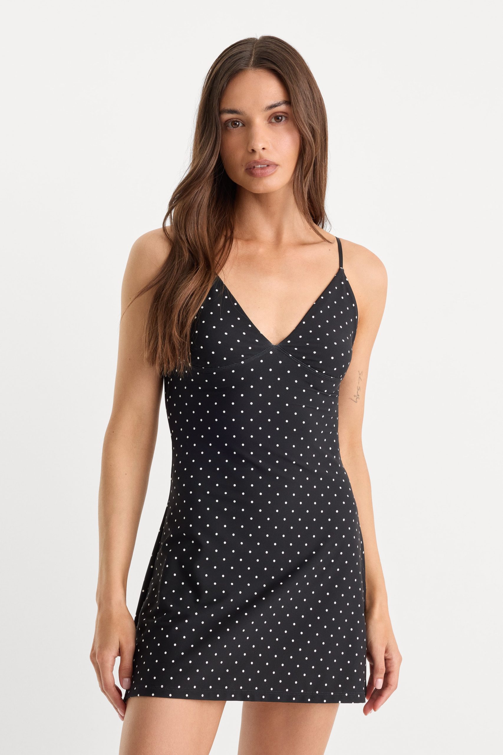 THE WEIGHTLESS SCULPTING MINI DRESS | MINI DOT BLACK - Image 2