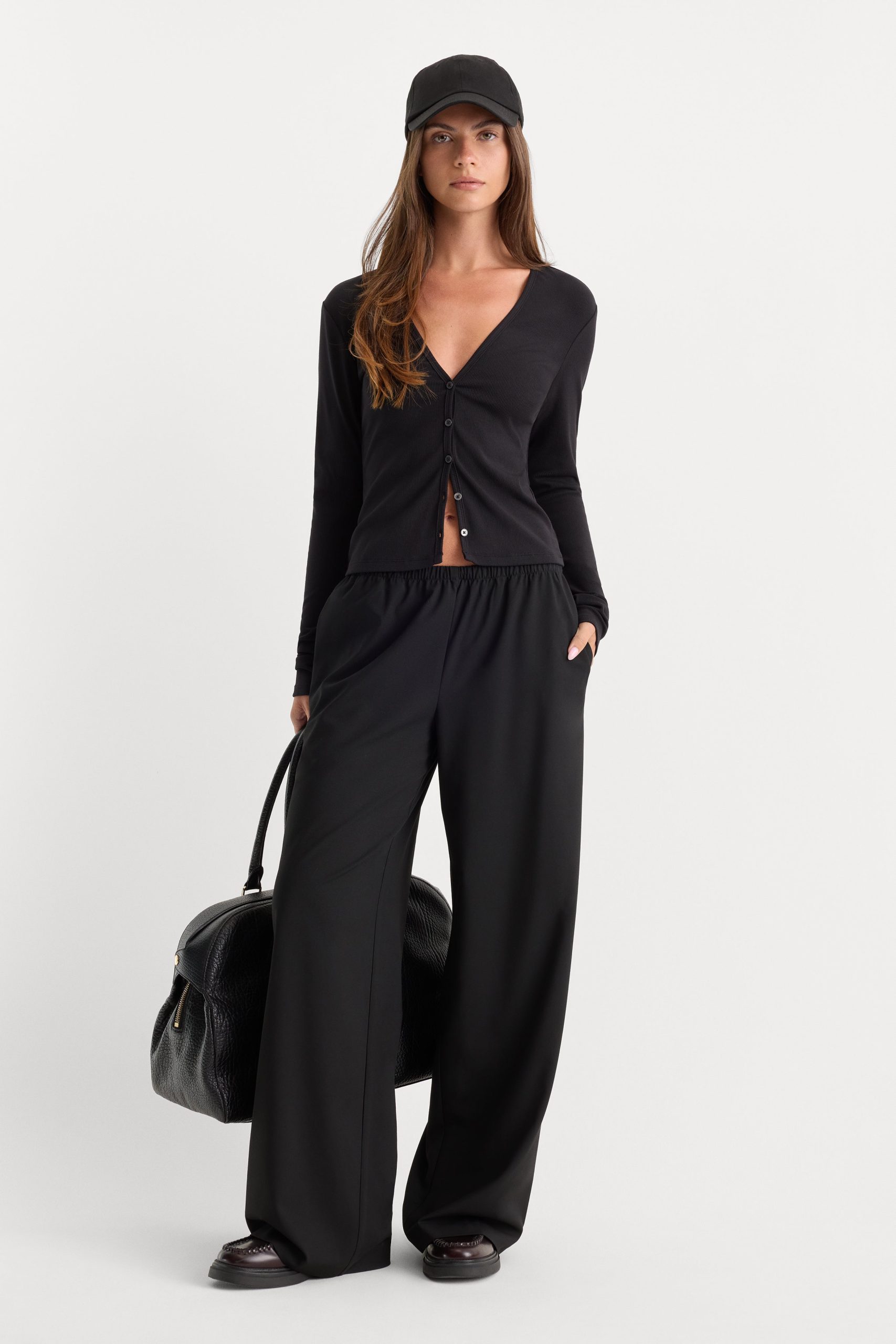 THE RIB V NECK CARDIGAN | BLACK - Image 3