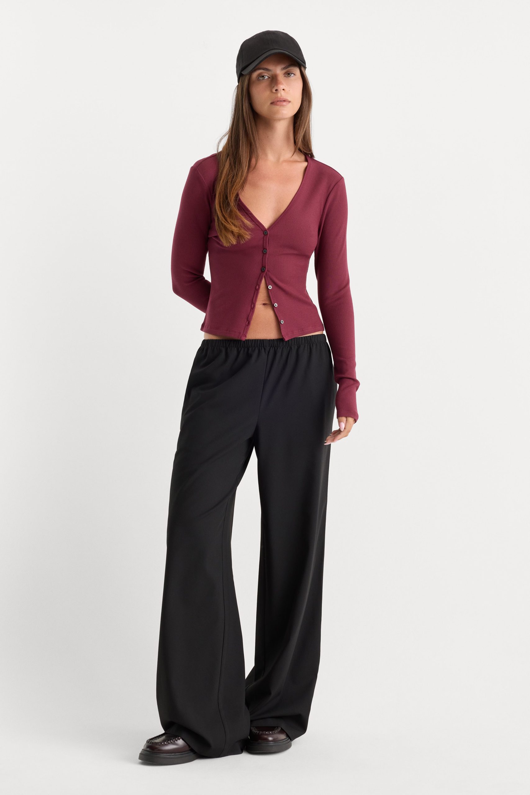 THE RIB V NECK CARDIGAN | BERRY NOIR - Image 4